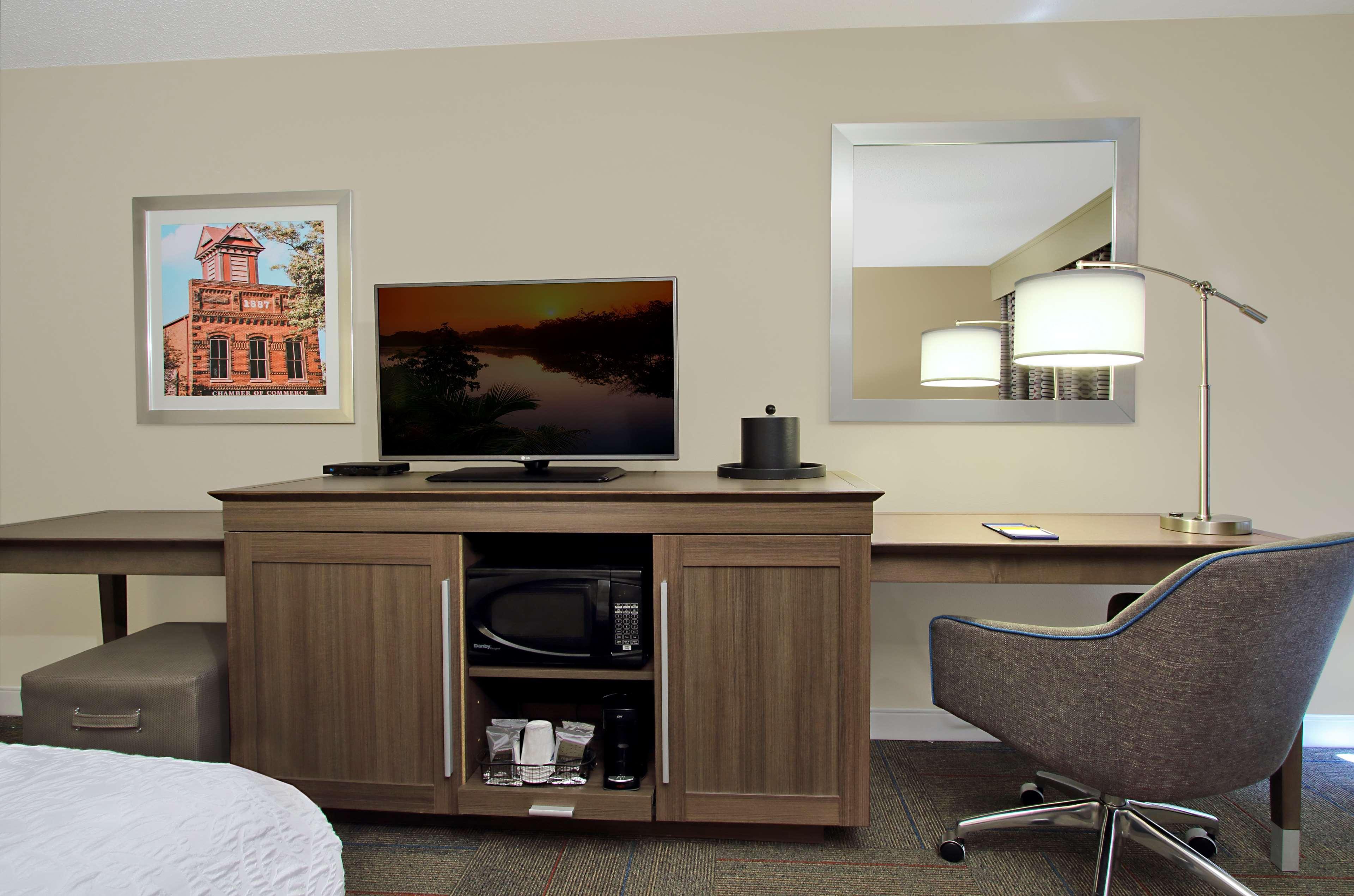 Hampton Inn Мадисон Экстерьер фото
