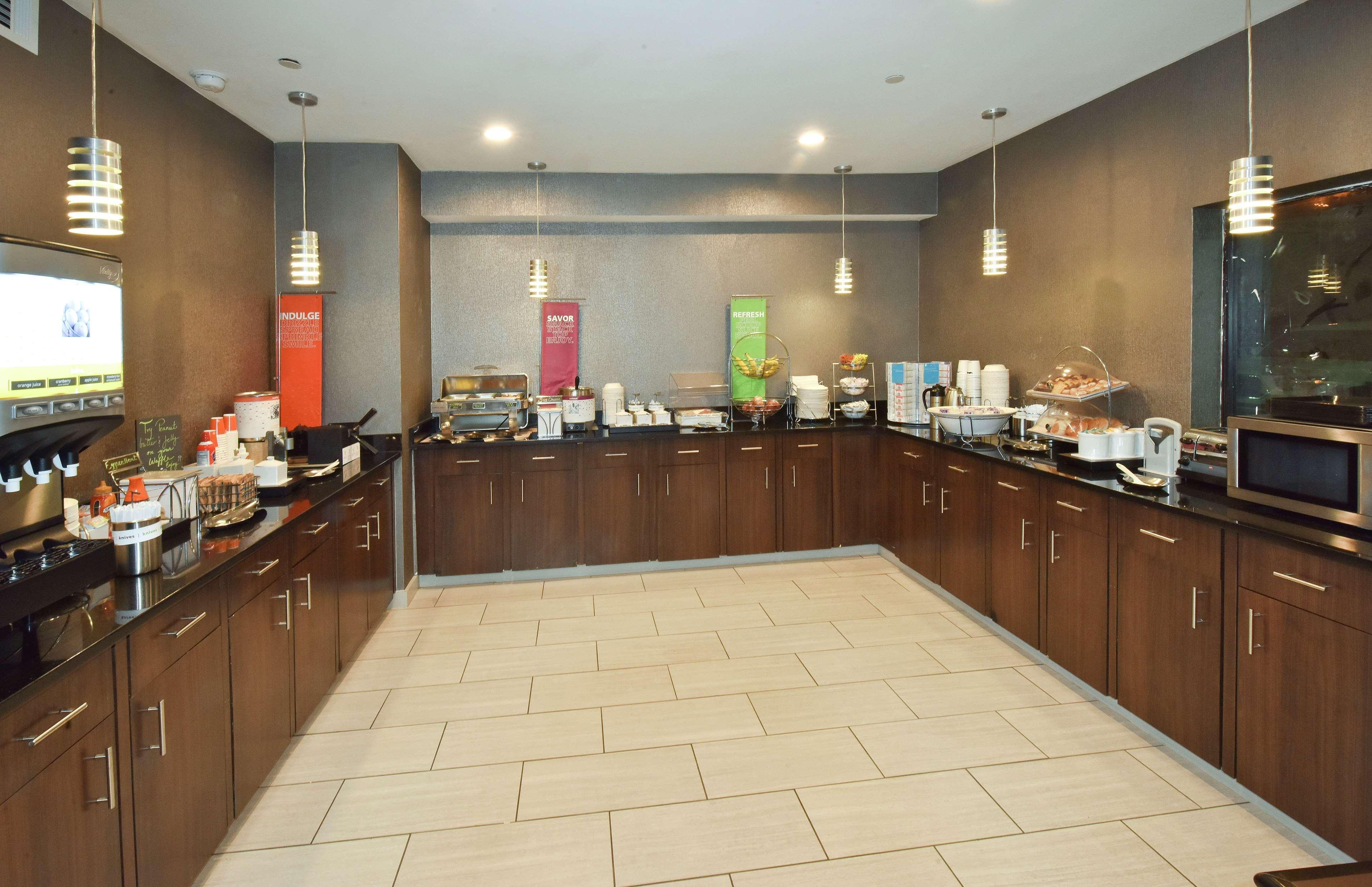 Hampton Inn Мадисон Экстерьер фото
