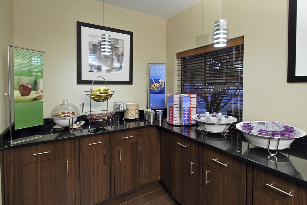 Hampton Inn Мадисон Ресторан фото