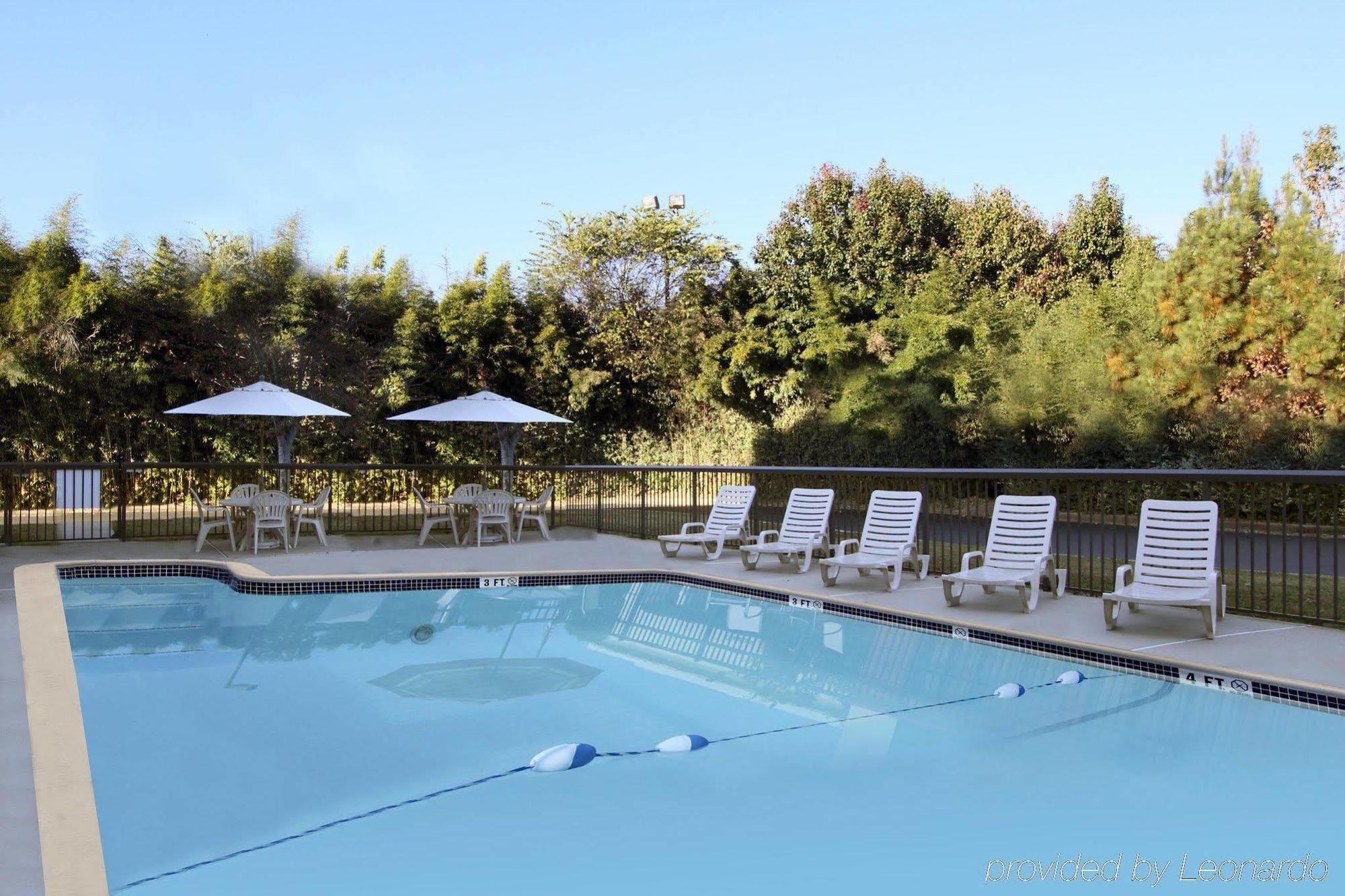 Hampton Inn Мадисон Экстерьер фото