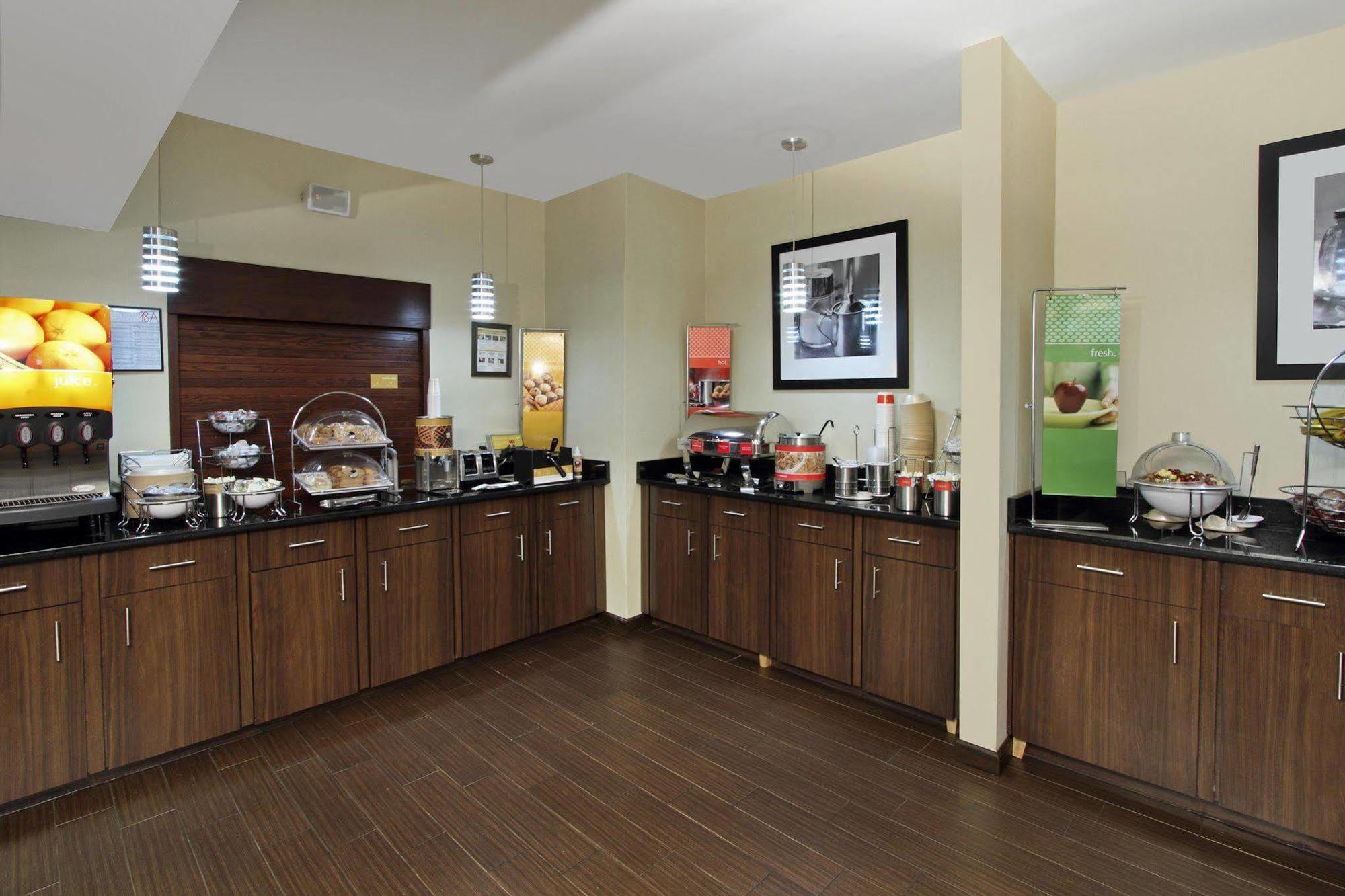 Hampton Inn Мадисон Экстерьер фото